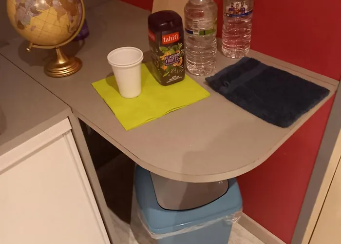 Pensión Loue Pour Les 24 Voiture *