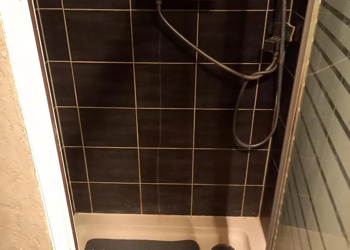 Pensión Loue Pour Les 24 Voiture *